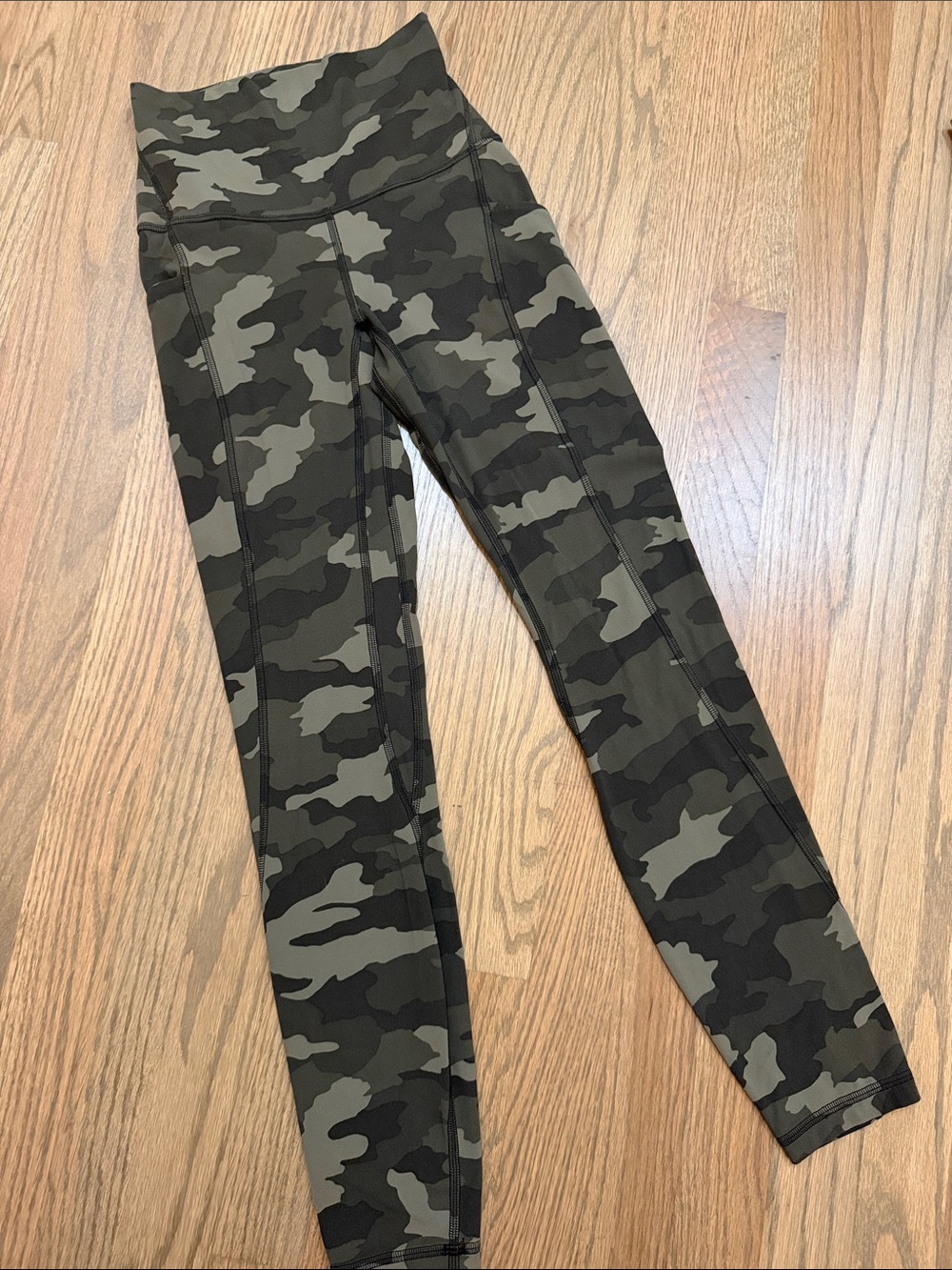 Perfect! Lululemon 25” Align with Pockets Green Camo Leggings Sz 2